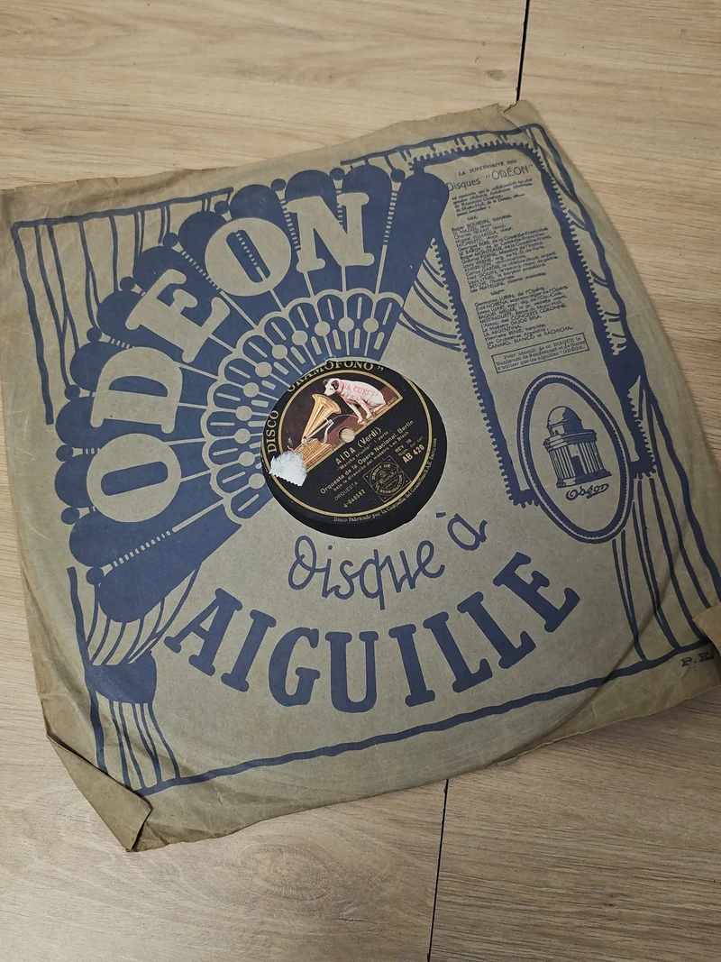 Vinyle 33 tours rétro ancien, disque vintage musique collection audio LP