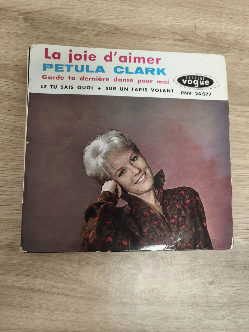 Vinyle 45T Petula Clark La joie d?aimer Disques Vogue PNV 24077 pochette couleur