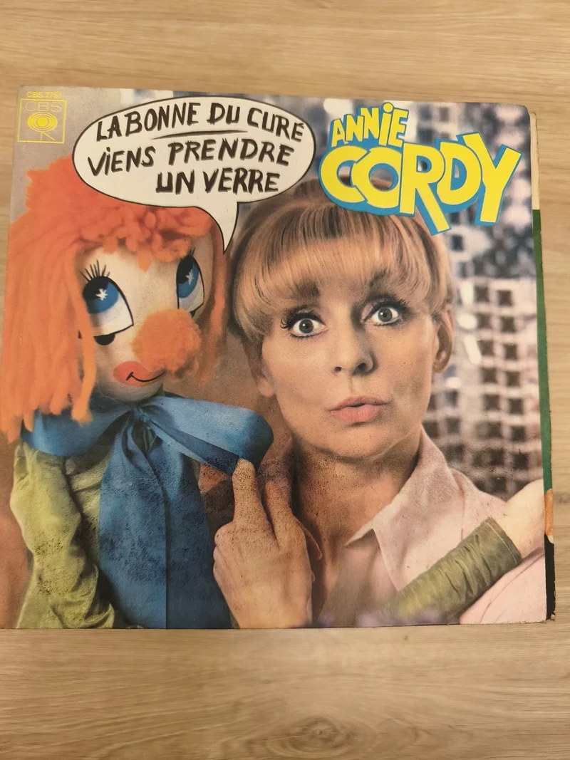 Annie Cordy 45T La Bonne du Curé Viens Prendre un Verre pochette colorée CBS