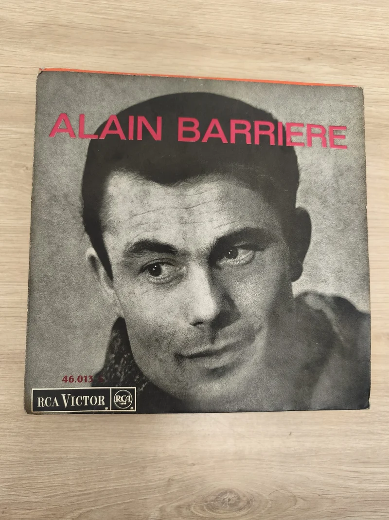 Vinyle 45 tours Alain Barrière RCA Victor pochette photo noir et blanc