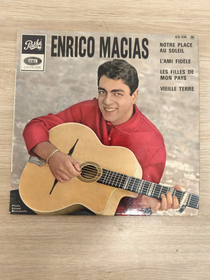 Vinyle 45T Enrico Macias Pathé EG 836 pochette photo guitare 4 titres