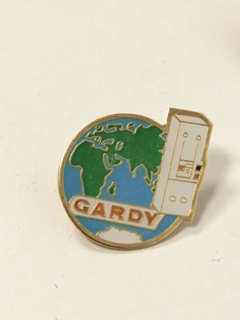 Pin's ancien Gardy rétro, badge collection vintage, objet publicitaire années 80