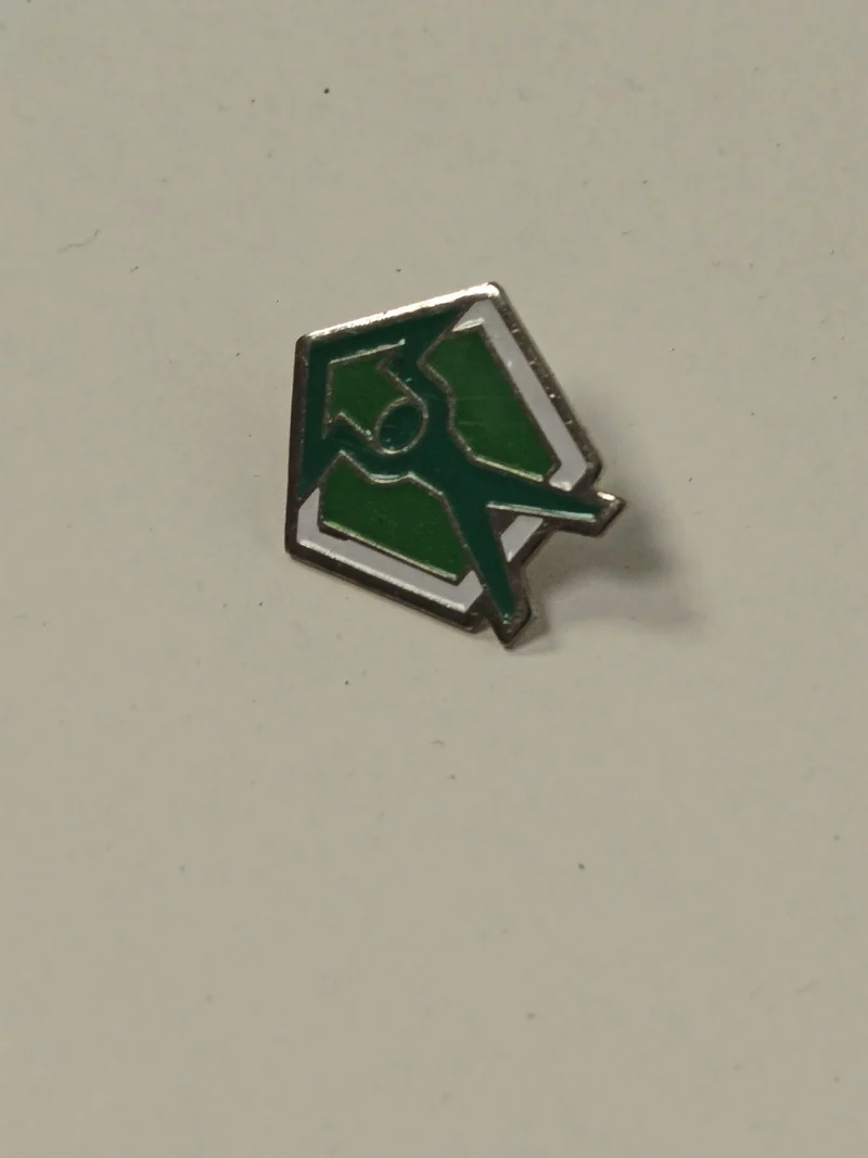 Pin's rétro ancien collection vintage badge original accessoire années 80 90 rar