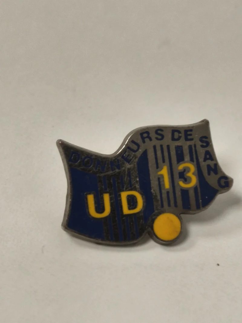 Pin's rétro UD 13 ancien, badge vintage collection, accessoire original d'occasi
