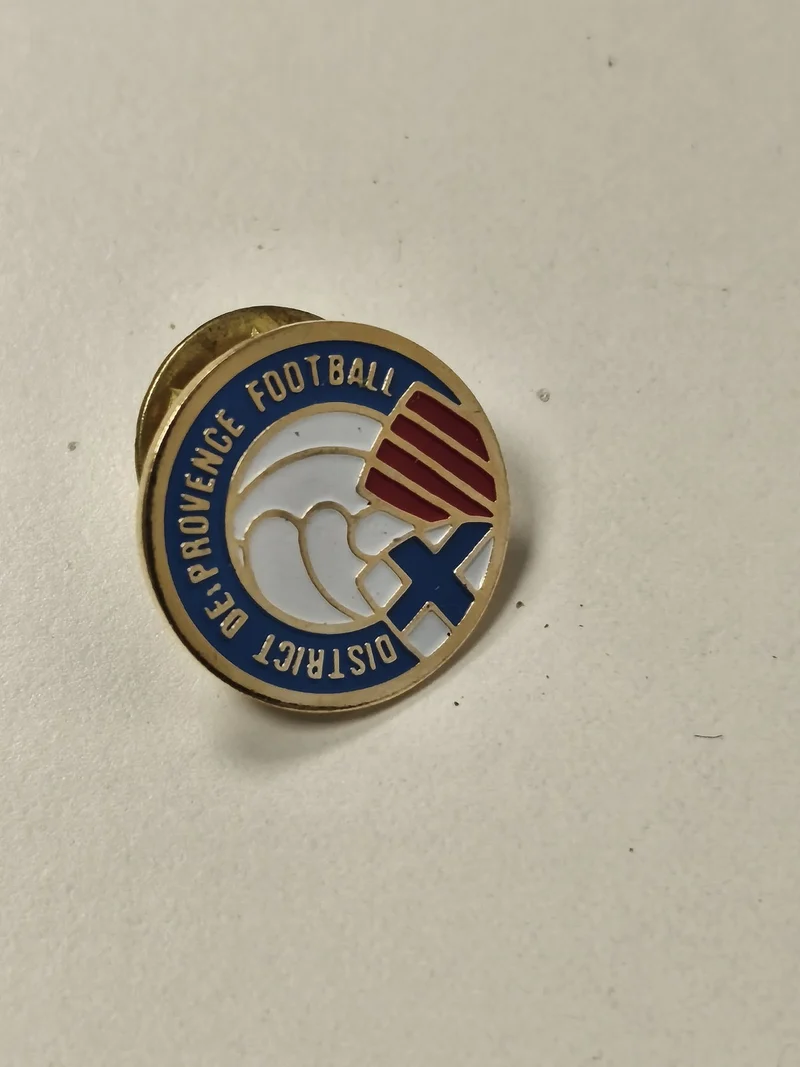 Pin's ancien football district rétro, badge vintage collection sport foot France