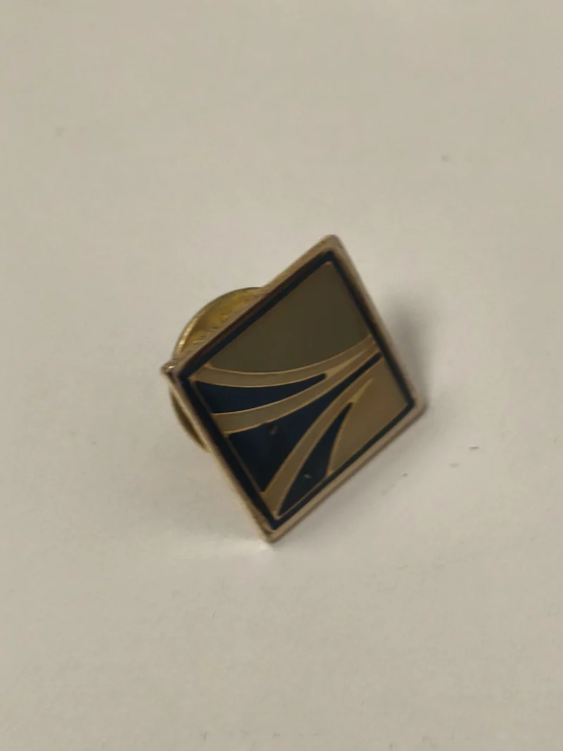Pin's ancien vintage rétro collection badge broche original objet publicitaire d