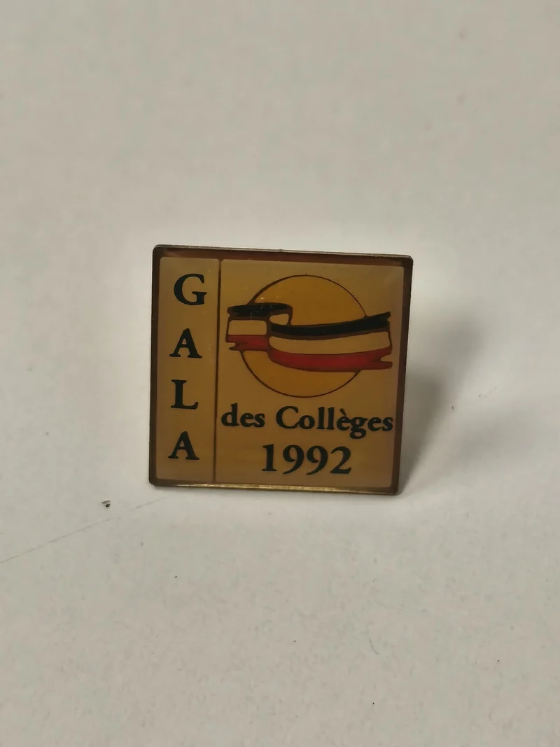 Pin's rétro ancien Gala des Collèges badge collection vintage années 80 90 rare