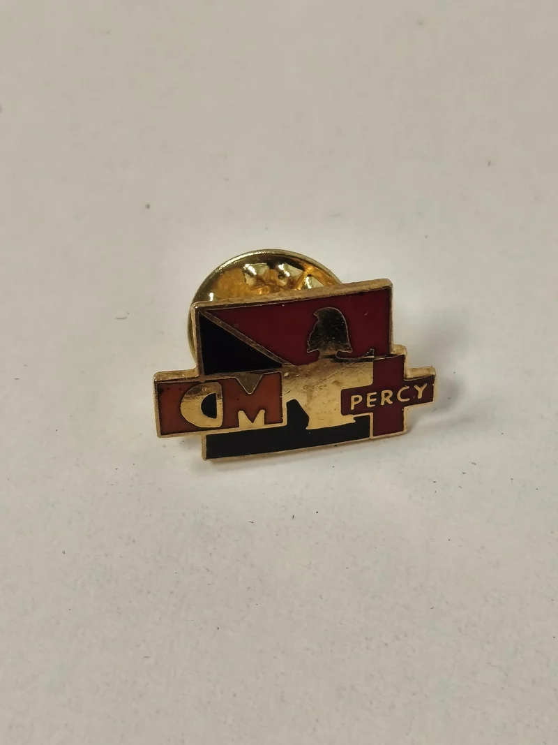 Pin's ancien rétro Percy CM, badge vintage collection, objet publicitaire rare