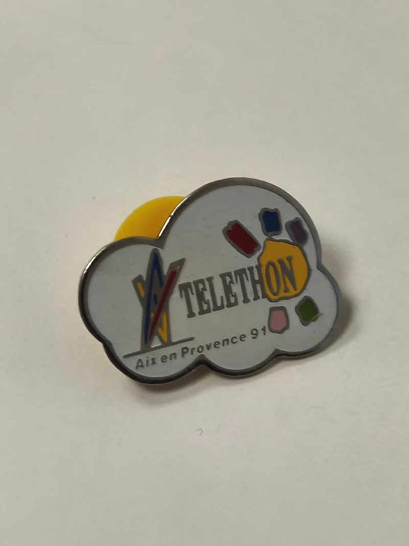 Pin's ancien rétro Téléthon, badge vintage collection France événement TV carita