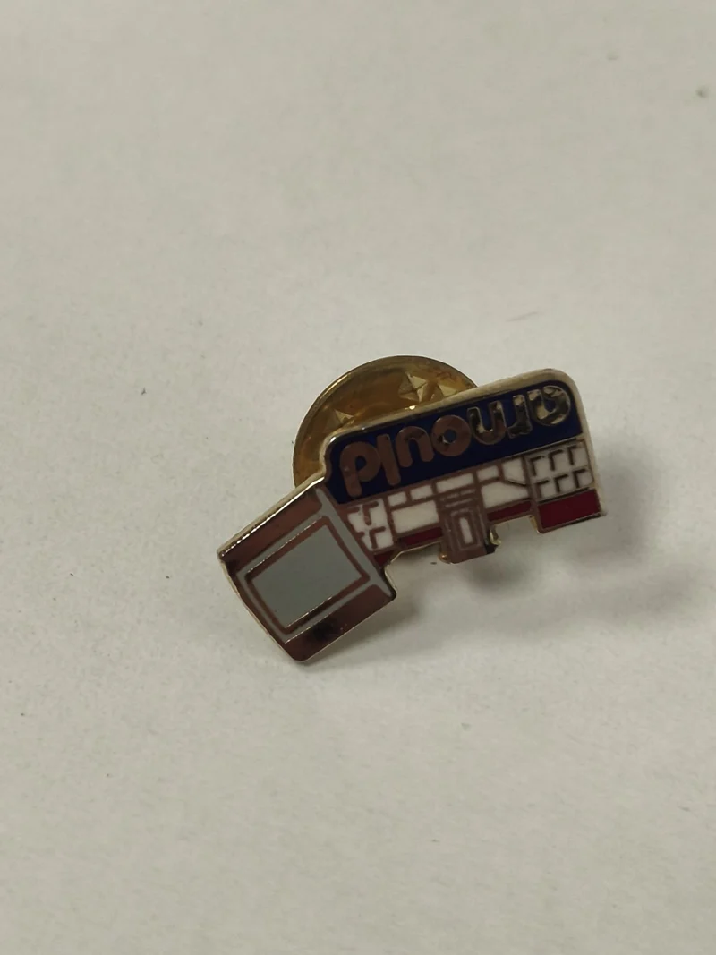 Pin's rétro ancien Arnould Club badge collection vintage objet publicitaire rare
