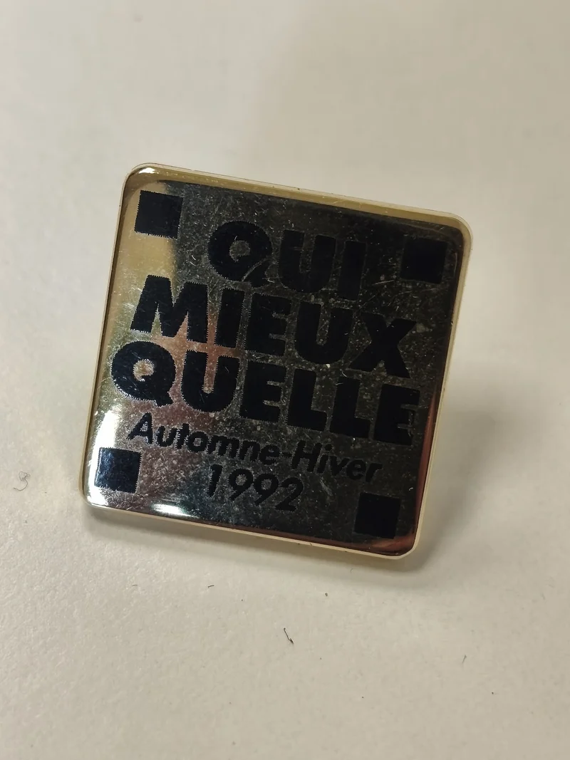 Pin's ancien rétro collection vintage pour amateur objets publicitaires badges