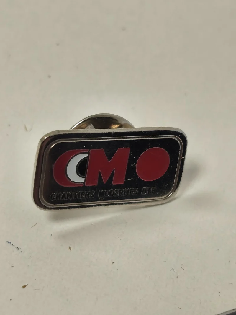 Pin's ancien CMO rétro, badge vintage collection, accessoire publicitaire rare