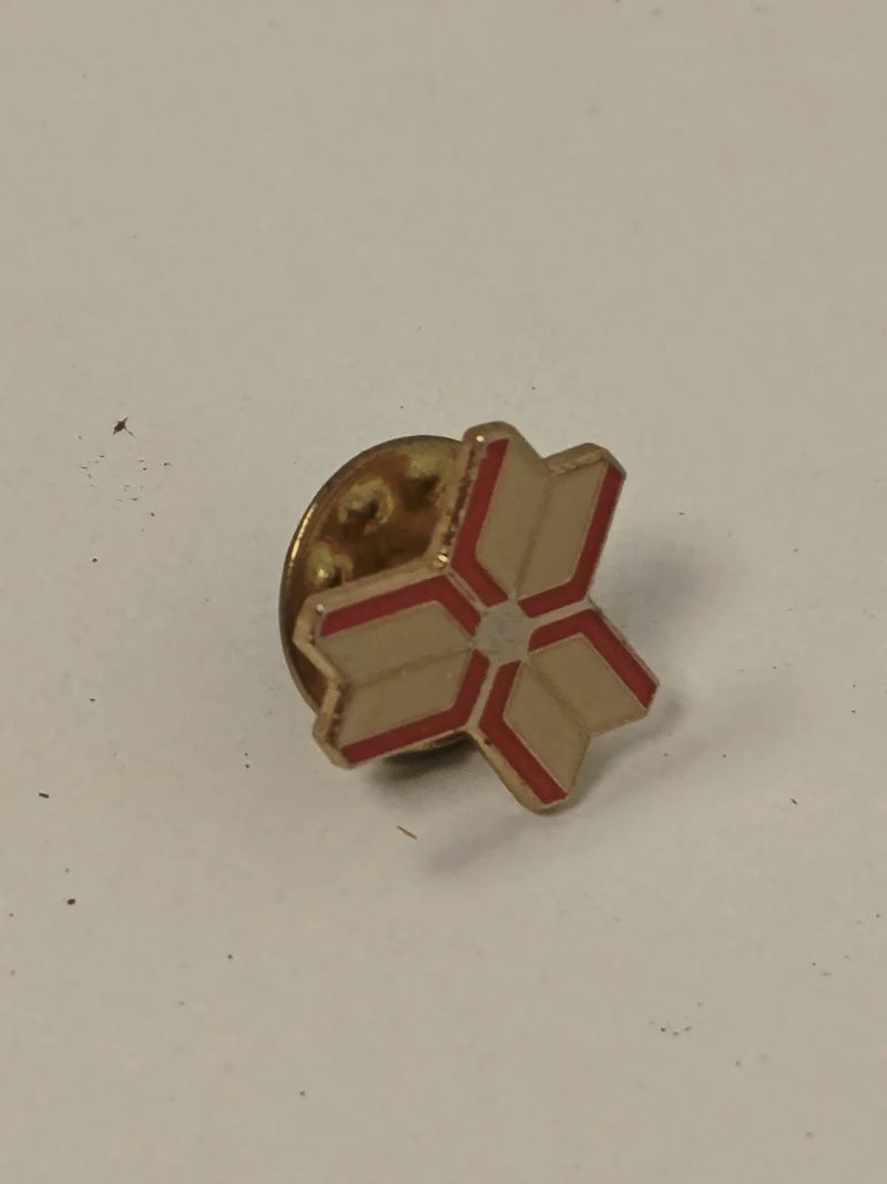 Pin's vintage ancien rétro collection badge broche années 80 objet publicitaire