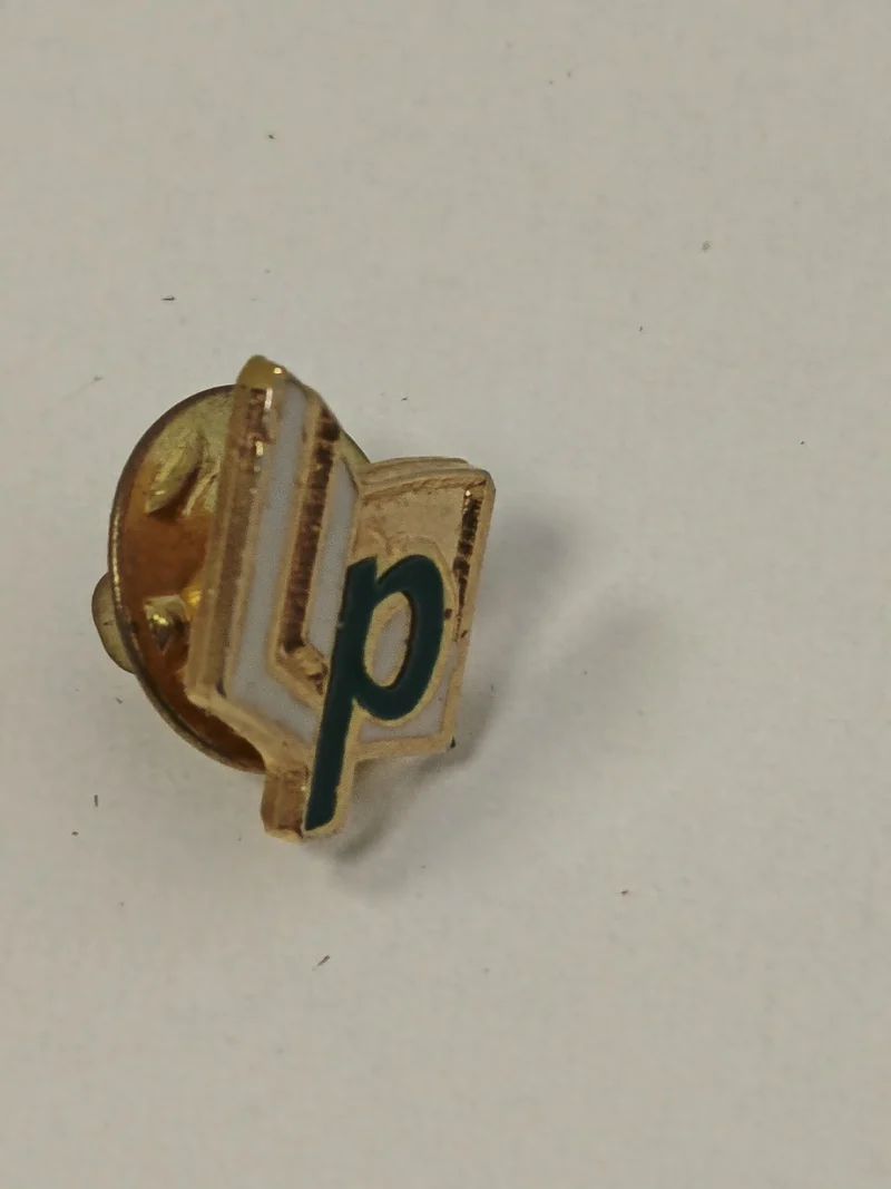 Pin's vintage ancien collection rétro, badge original pour amateur d?objets anci