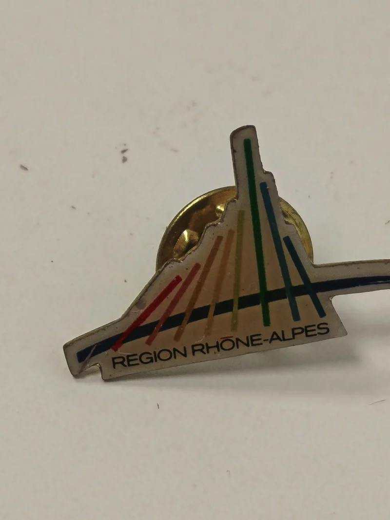 Pin's vintage ancien région Rhône-Alpes collection rétro badge France