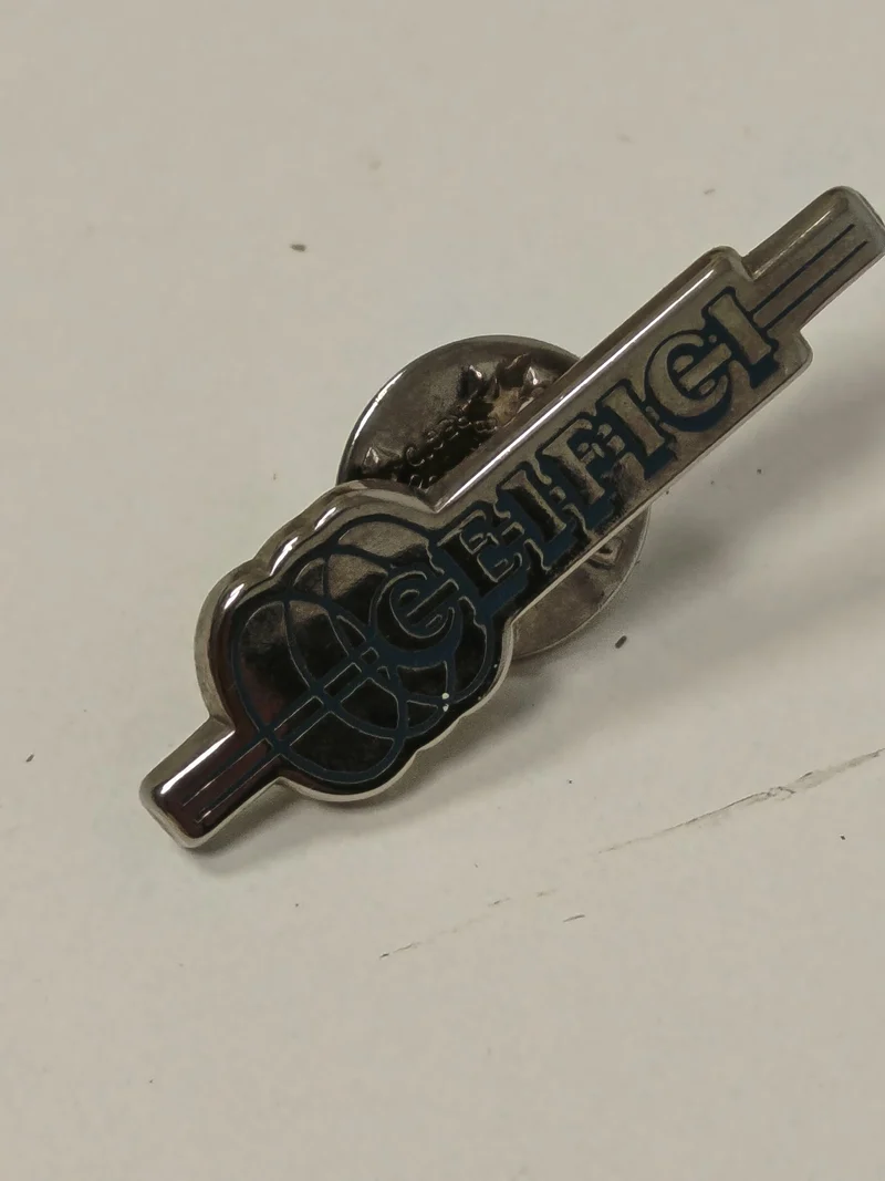 Pin's vintage ancien collection rétro badge broche décoratif années 80 90 rare