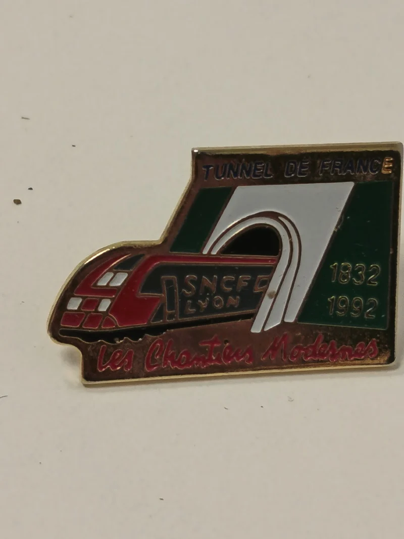 Pin's ancien rétro Tunnel de France, badge vintage collection, objet publicitair