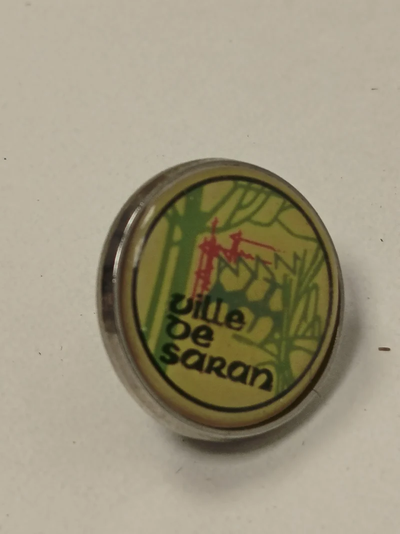 Pin's ancien rétro Saran ville collection vintage badge emblème urbain France