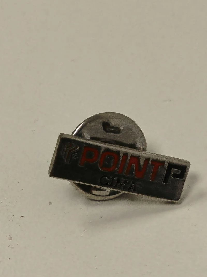 Pin's ancien rétro Point P collection vintage badge publicitaire France années 9