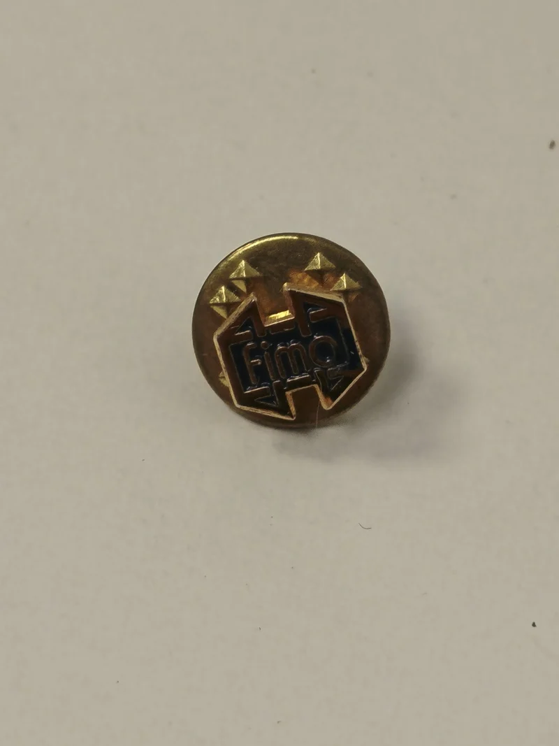 Pin's rétro ancien collection vintage pour amateur d'objets publicitaires origin
