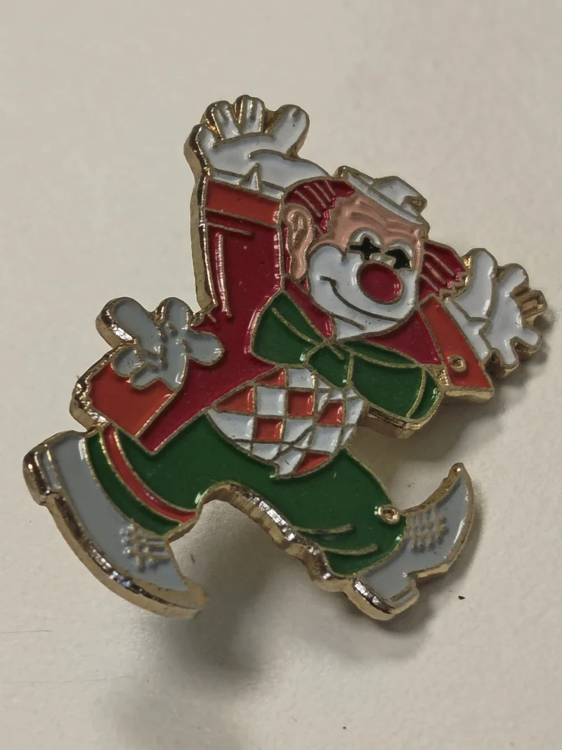 Pin's ancien vintage rétro collection badge broche époque années 80 collector