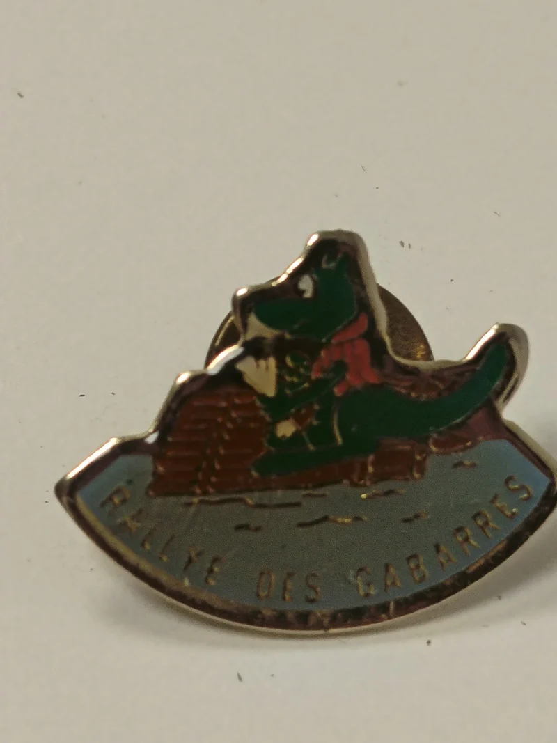 Pin's ancien vintage rétro pour collectionneur badge broche années passées rare