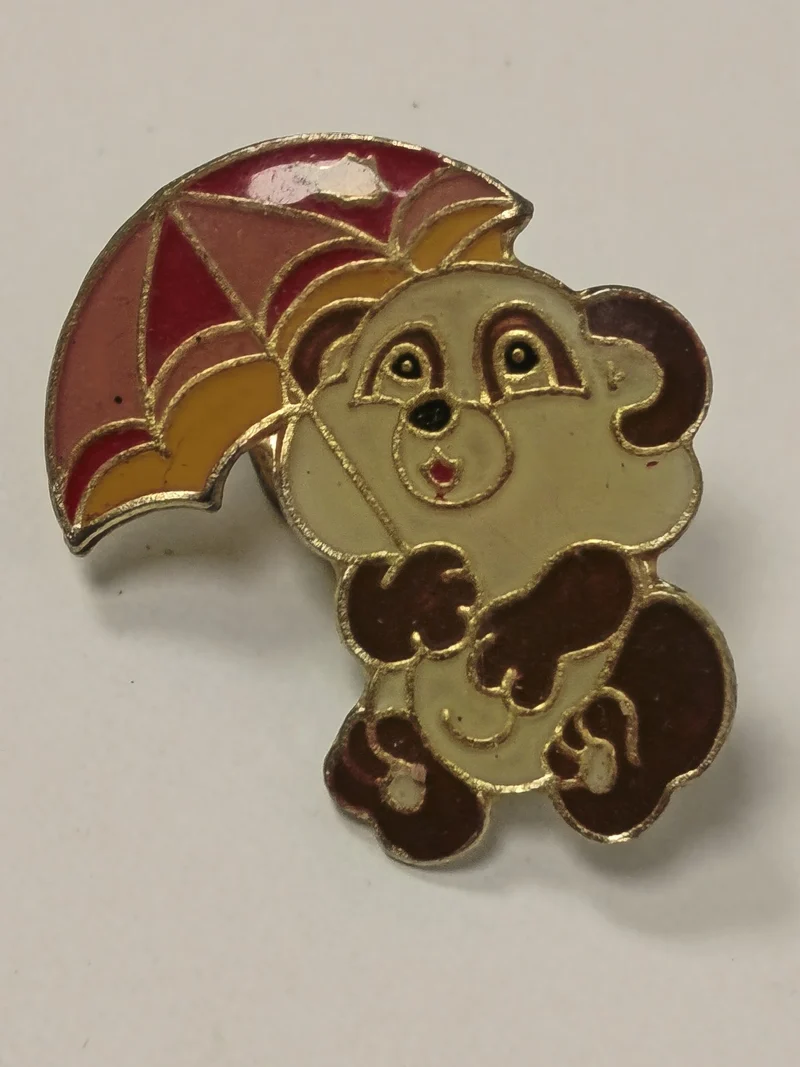 Pin's ancien vintage rétro pour collectionneur, badge original années passées