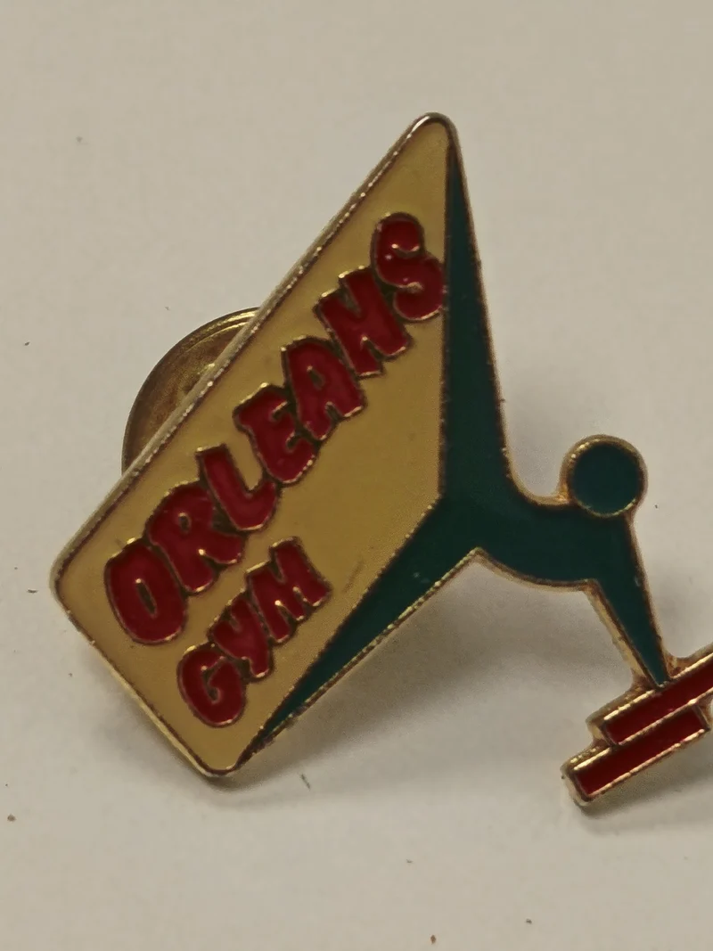 Pin's rétro ancien Gym Orléans, badge vintage collection sport France