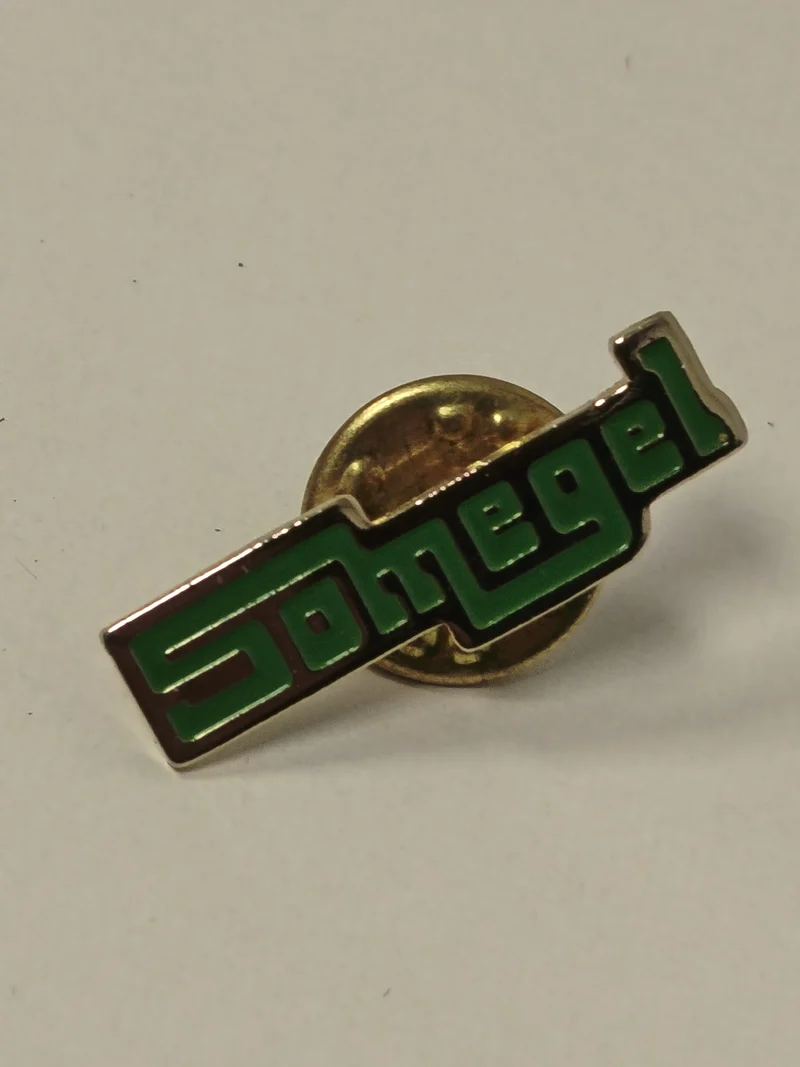 Pin's ancien rétro vintage pour collectionneur, badge original objet d'époque ra