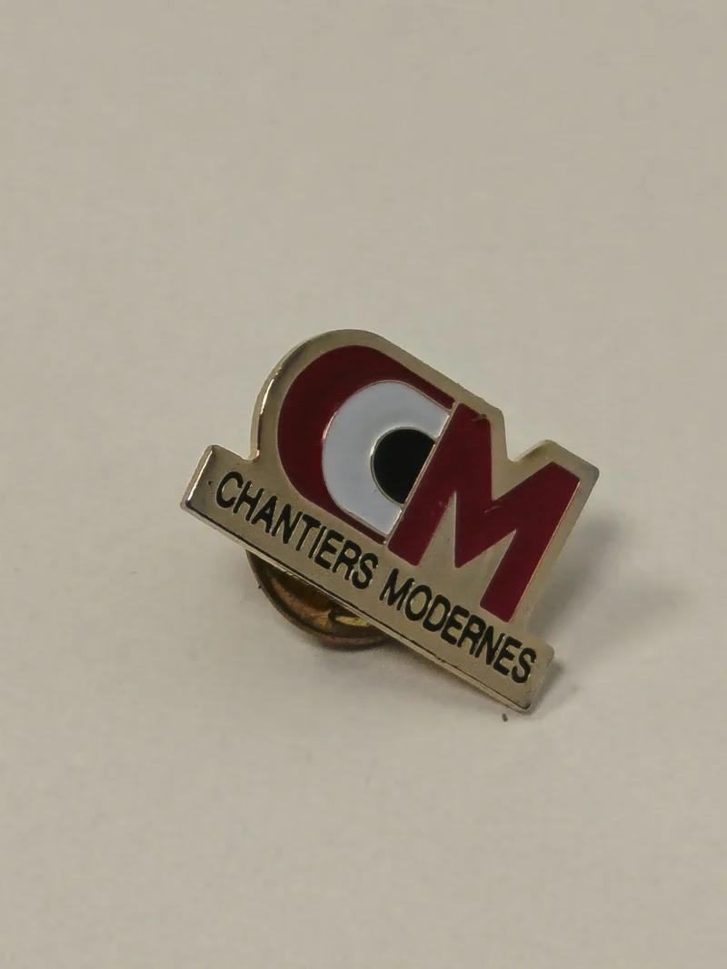 Pin's rétro ancien Chantiers Modernes, badge vintage collection, objet publicita