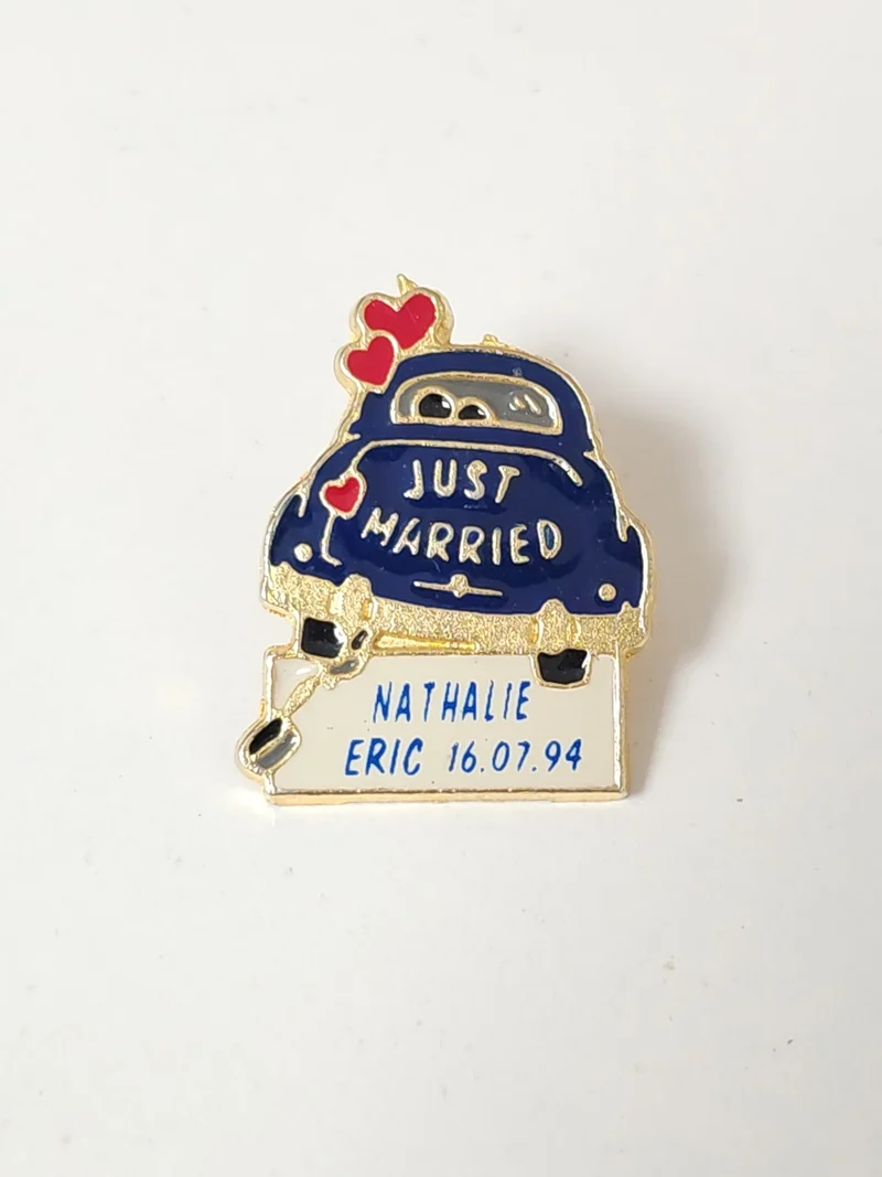Pin's ancien rétro mariage Just Married collection vintage badge épingle occasio