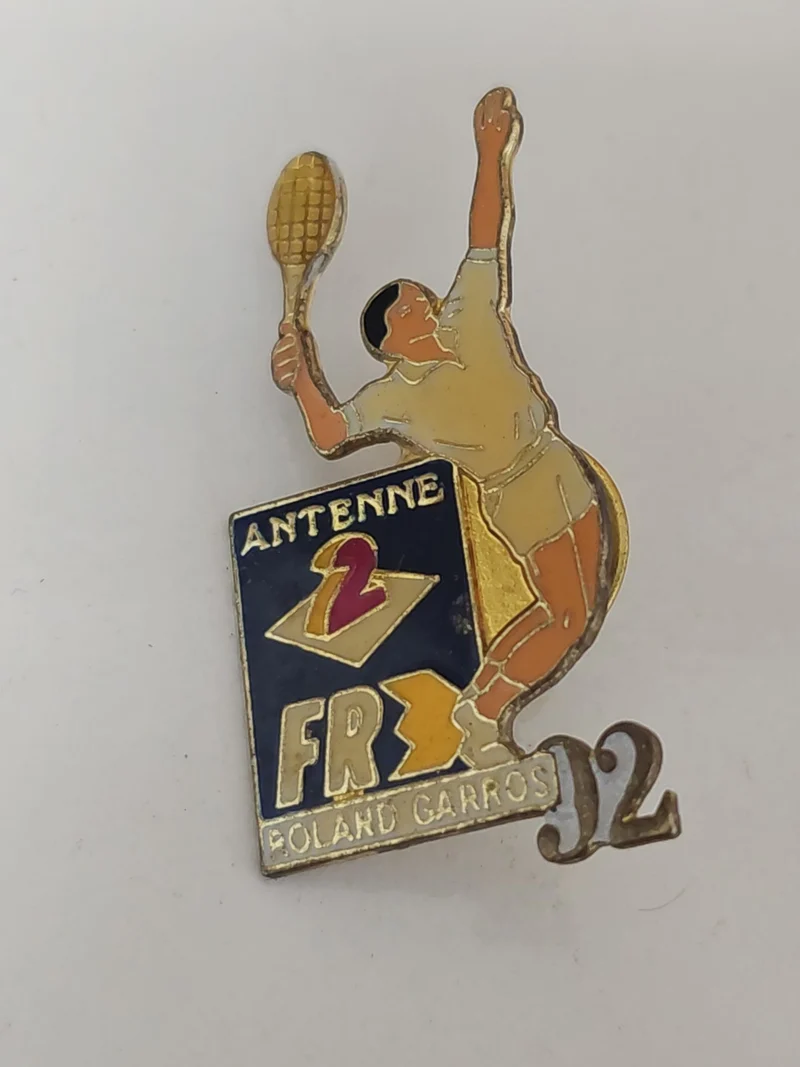 Pin's rétro ancien antenne FR3 ? badge vintage télévision française collection