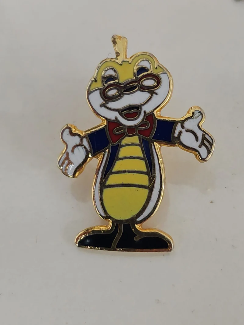 Pin's vintage ancien collection rétro objet publicitaire badge broche original