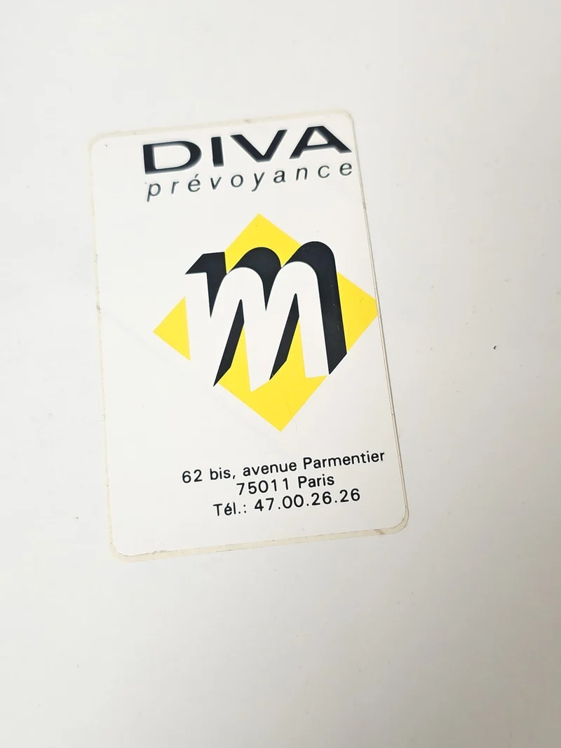 Vintage grand autocollant rétro Diva Prévoyance ancien sticker collection