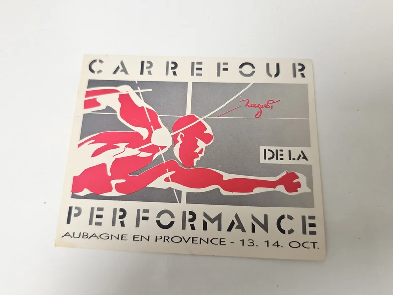 Ancien autocollant publicitaire rétro Carrefour de la performance, collection vi