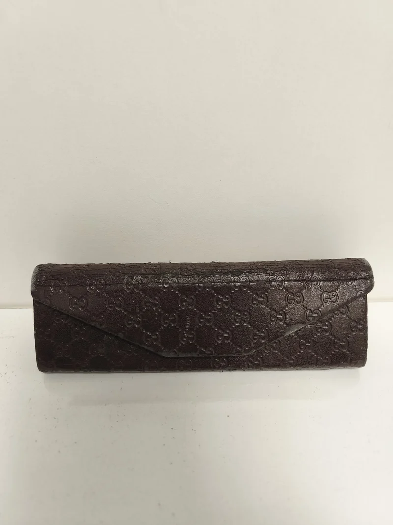 Etui à lunettes Gucci authentique, accessoire de protection signé Gucci occasion