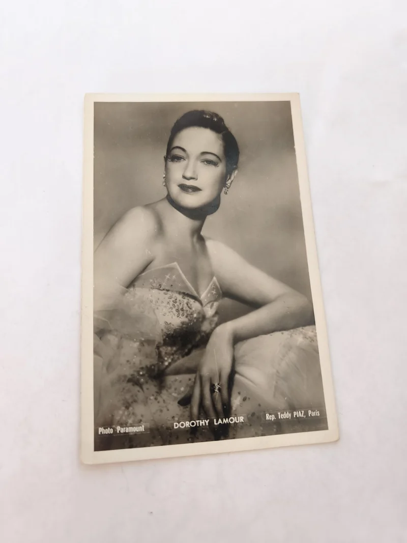 Carte postale vintage Dorothy Lamour ancienne photo rétro collection cinéma