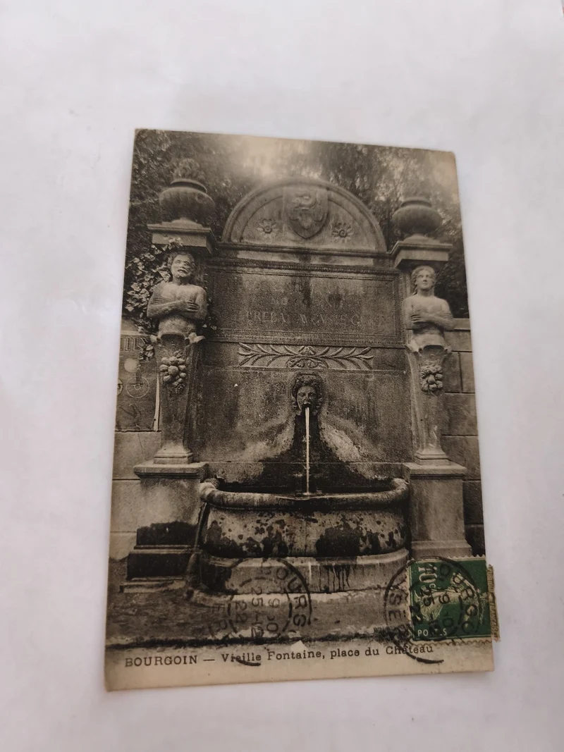 Carte postale ancienne vintage Bourgoin rare collection rétro France