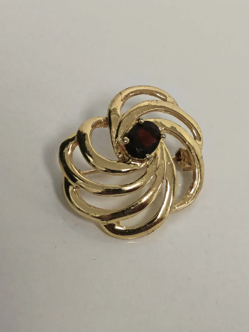 Broche ancienne vintage en métal doré rétro pour collectionneur ou amateur d?obj