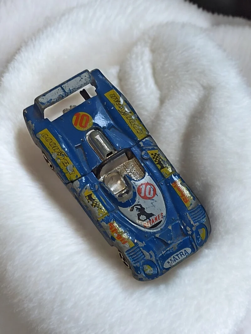 Voiture miniature vintage Matra bleue, modèle rétro ancien, n°10, décor course