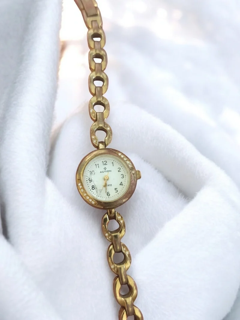 Montre femme vintage ACTION dorée rétro, montre-bracelet ancienne quartz