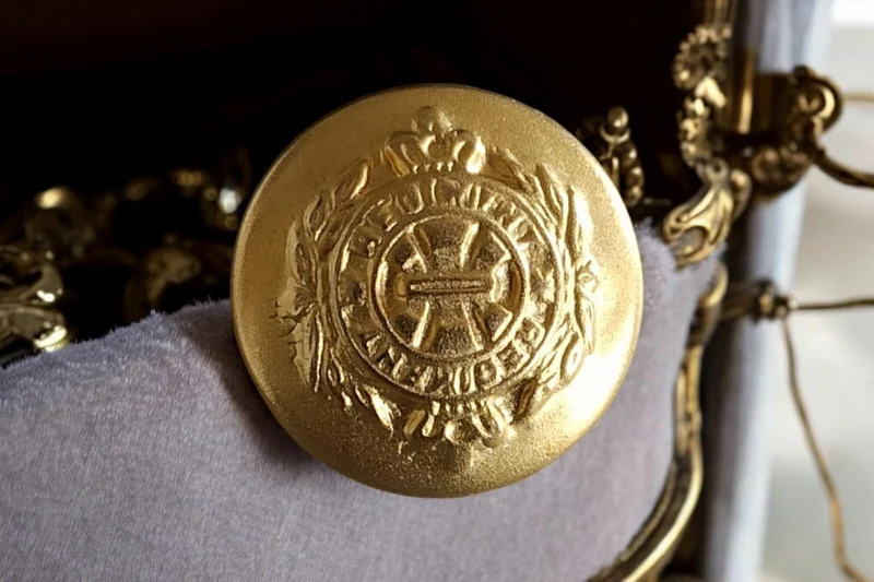 Bouton militaire doré BEUCHERD blason uniforme pompier ancien France