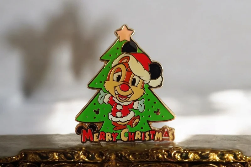 Pin's Disney Tic et Tac Noël 2005 Tokyo Disneyland sapin Merry Christmas