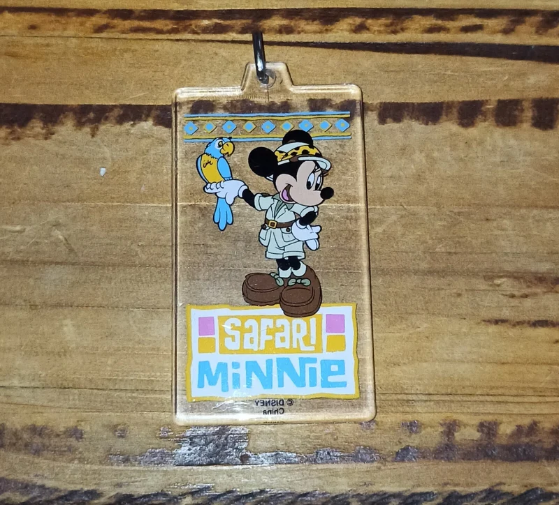 Porte-clés Tokyo Disneyland Minnie Safari vintage Disney, plastique décor coloré
