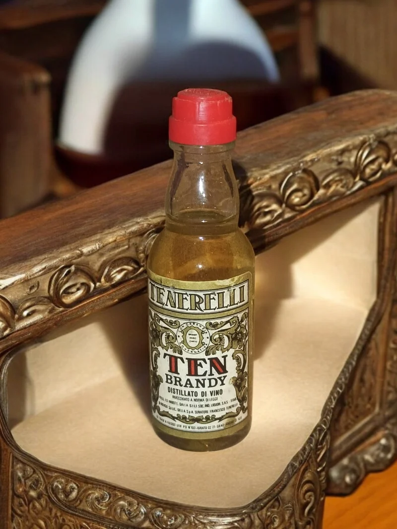 Mini bouteille Tenerelli Ten Brandy vintage, étiquette décorative, distillato di