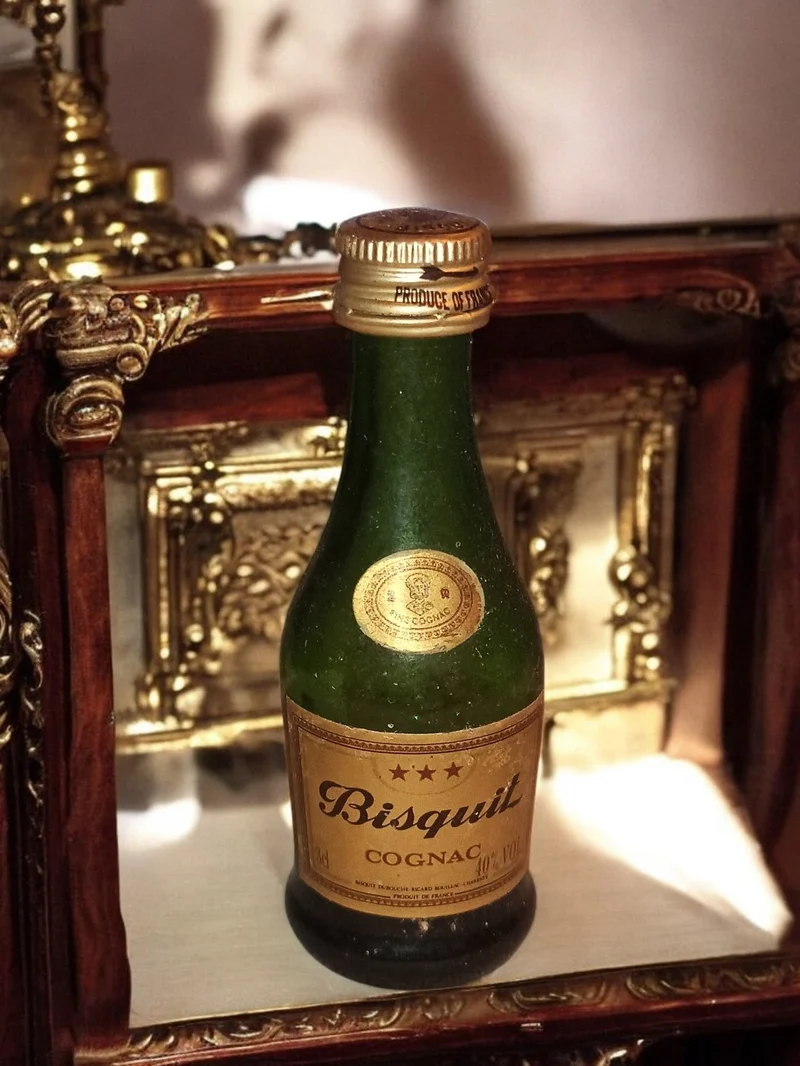 Mignonette Cognac Bisquit vintage 3 étoiles, bouteille ancienne alcool France