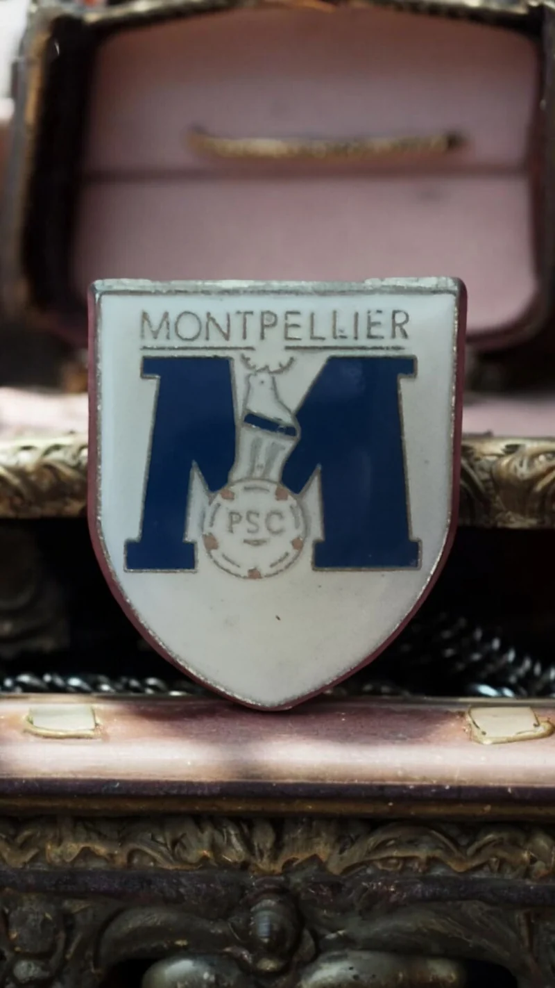 Pin's ancien blason Montpellier PSC émaillé vintage football rare
