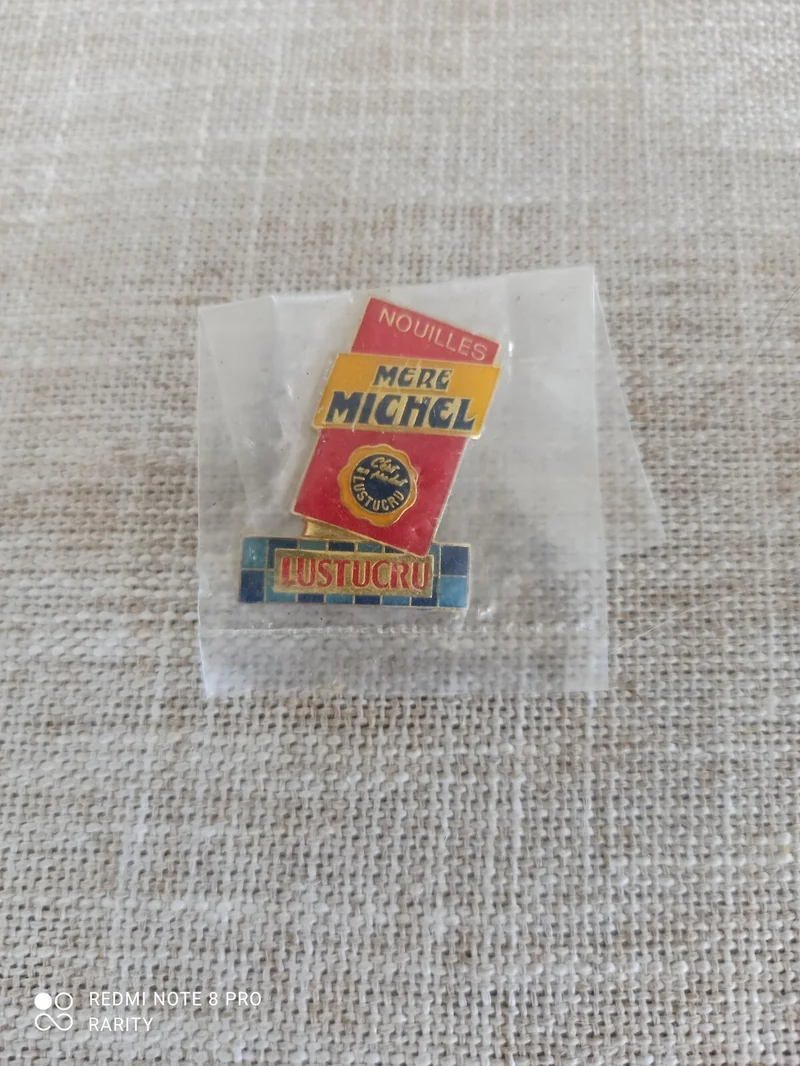 Pin's publicitaire vintage Lustucru Mère Michel ? années 90, noilles, rare