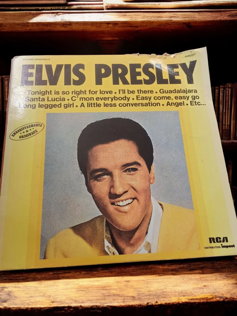 Vinyle 33 tours Elvis Presley vintage RCA Impact pochette jaune ancien disque ré