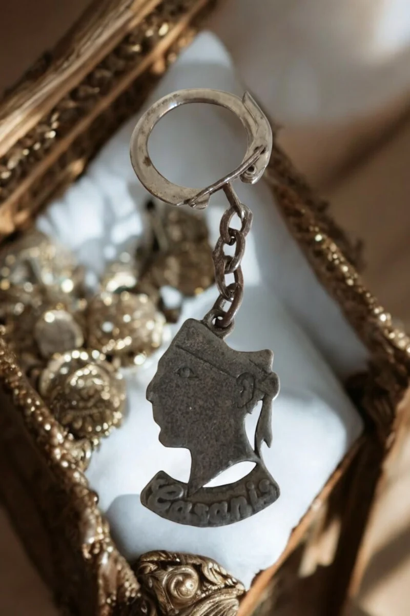 Porte-clés Casanis vintage métal silhouette Corse ancien